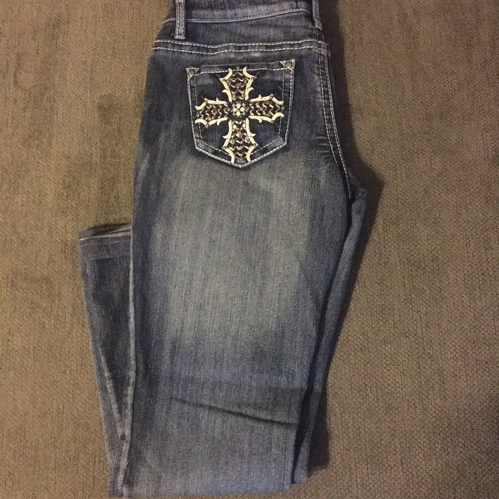 Barely worn super cute boot cut jeans from Rue 21!